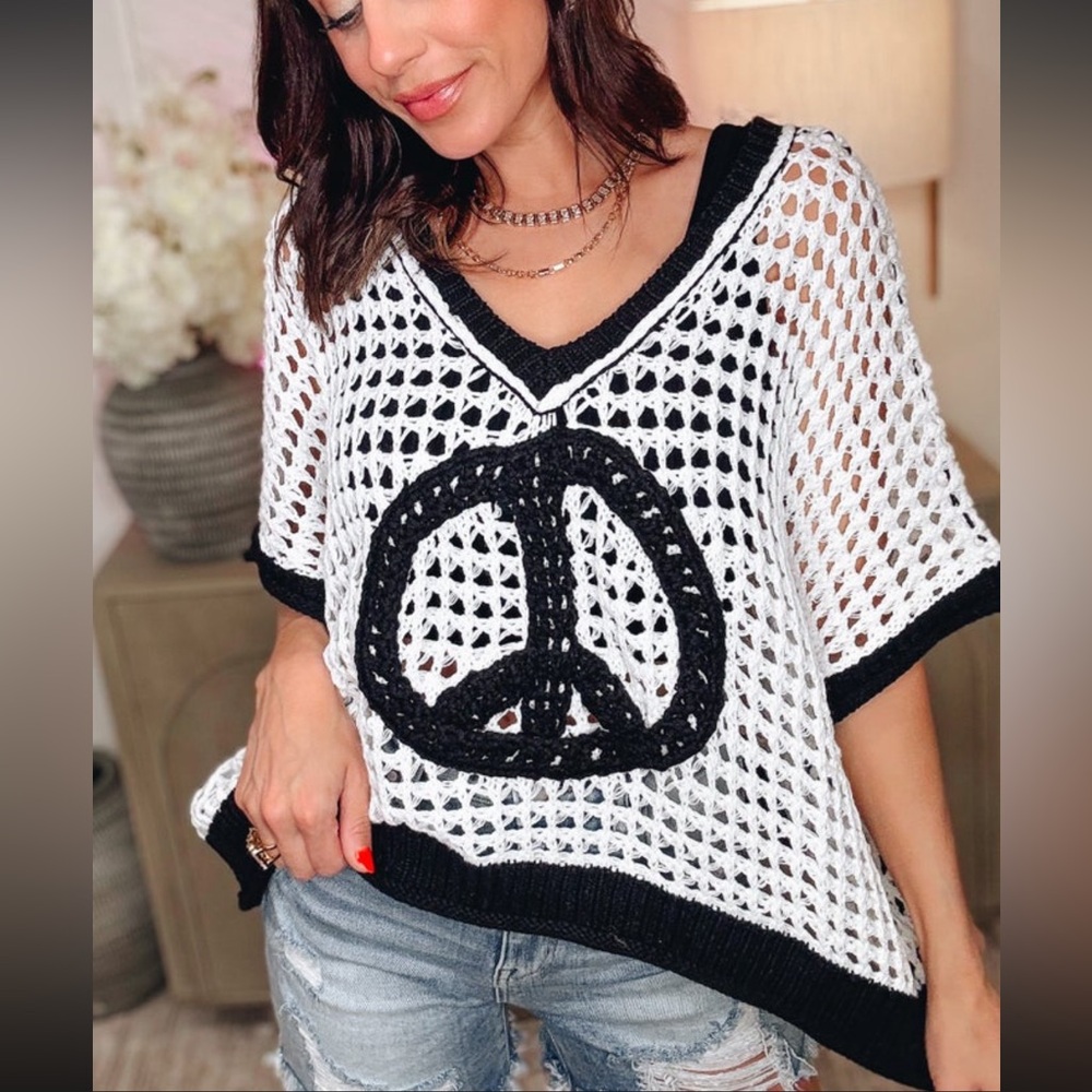 New POL Crochet Oversized Peace Patch Open Knit Top (Ivory/Black) Size Medium